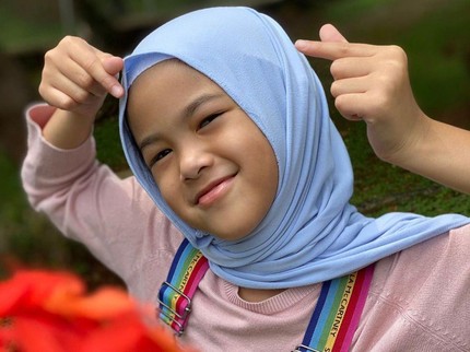 7 Potret Putri Olla Ramlan Berhijab Sejak Kecil, Alasan Tutup Aurat Bikin Haru