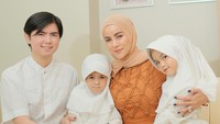 <p>Tak hanya Aleena, putri bungsu Olla Ramlan juga terlihat memakai hijab di beberapa kesempatan. (Foto: Instagram @aleenaaufar @ollaramlan)</p>