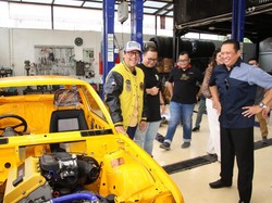 Bamsoet Cek Progres Modifikasi Mobil BMW Golf Milik Andre Taulany