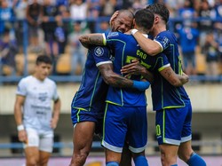 Persija Bikin Persib Nggak Kedinginan Lagi di Puncak
