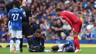 img-title Ada Apa dengan Virgil van Dijk?