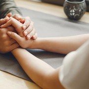 5 Cara Memberi Dukungan kepada Pasangan yang Memiliki Gangguan Kecemasan