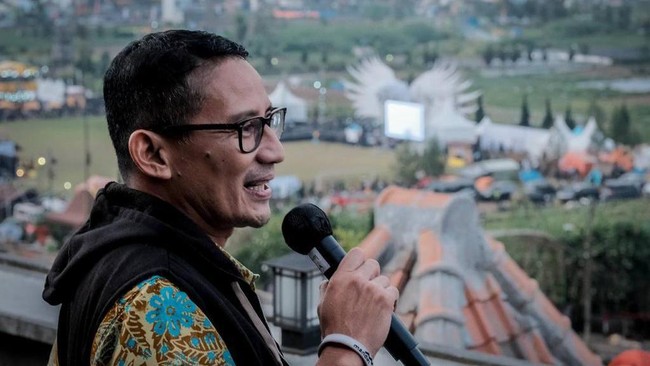 Optimalkan Potensi Fesyen, Sandiaga Bidik Pasar Hijab Dunia Menparekraf Sandiaga menyebut, sub-sektor fesyen, khususnya produksi hijab harus terus dioptimalkan karena memiliki potensi besar, termasuk pada skala global.