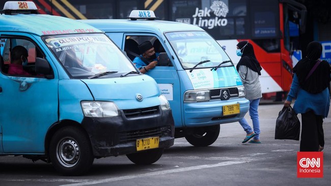 Dewan Transportasi Kota Jakarta (DTKJ) disebut tengah membahas tarif layanan angkutan umum reguler seiring dengan kenaikan harga bahan bakar minyak (BBM).