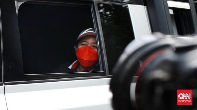 Ketua DPP PDIP Puan Maharani tiba di kediaman Ketua Umum Gerindra Prabowo Subianto di Hambalang, Bogor, Minggu (4/9), dengan mengenakan pakaian olahraga.