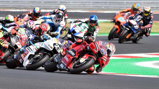 Persaingan Fabio Quartararo dan Francesco Bagnaia akan berlanjut di MotoGP Aragon 2022 akhir pekan ini. Berikut jadwal lengkap MotoGP Aragon 2022.