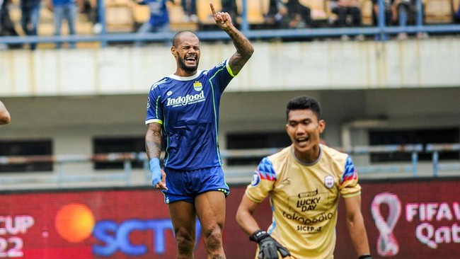 Beragam reaksi netizen bermunculan usai Luis Milla membawa Persib Bandung menang pada laga debutnya di Liga 1, Minggu (4/9).