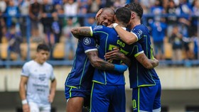Hasil Liga 1: Diwarnai Kontroversi, Persib Menang Dramatis Atas Persis