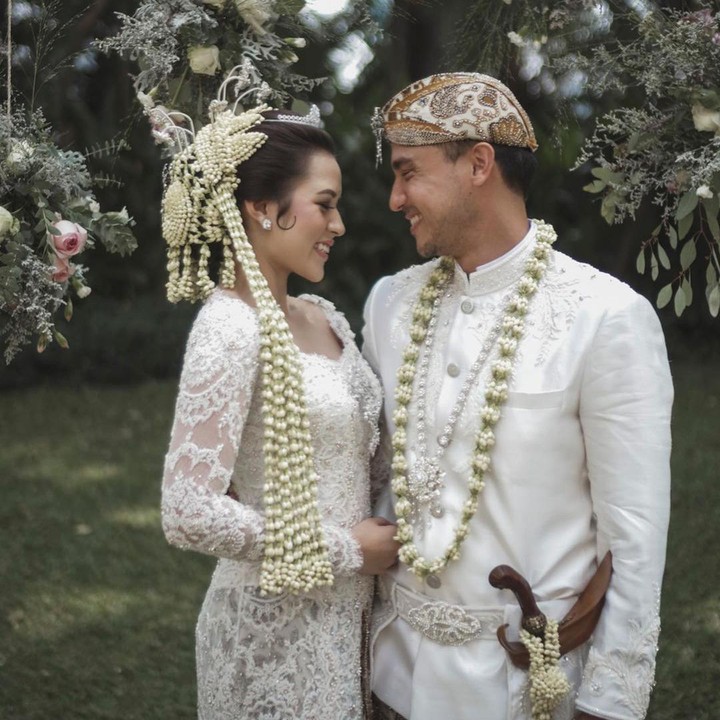 <p>Pada 3 September 2017 lalu, penyanyi Raisa dan aktor Hamish Daud melangkah ke pelaminan hingga resmi menjadi suami istri. (Foto: Instagram @raisa6690)</p>