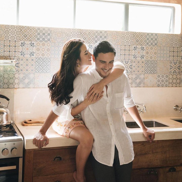 <p>Lewat laman media sosial Instagram, Raisa mengunggah deretan potret romantis untuk merayakan hari ulang tahun pernikahan mereka. (Foto: Instagram @raisa6690)</p>