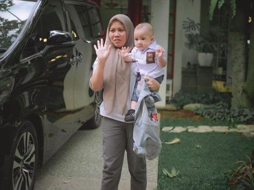 img-title Cerita Haru Sus Rini Pengasuh Cipung Saat Tahu Bekerja dengan Raffi & Nagita