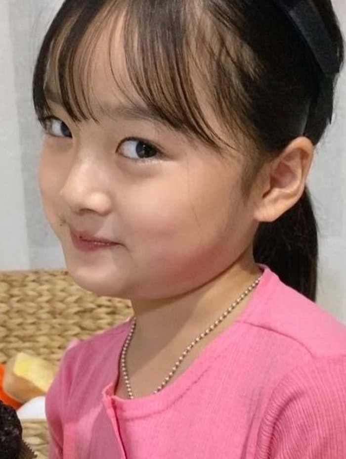 Sejak balita, Yuli sudah cukup terkenal di Instagram, karena sang ibu suka mengunggah fotonya yang menggemaskan./ foto: instagram.com/1004yul_i