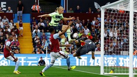 Hasil Aston Villa vs Man City: Satu Poin The Citizens yang Kontroversi