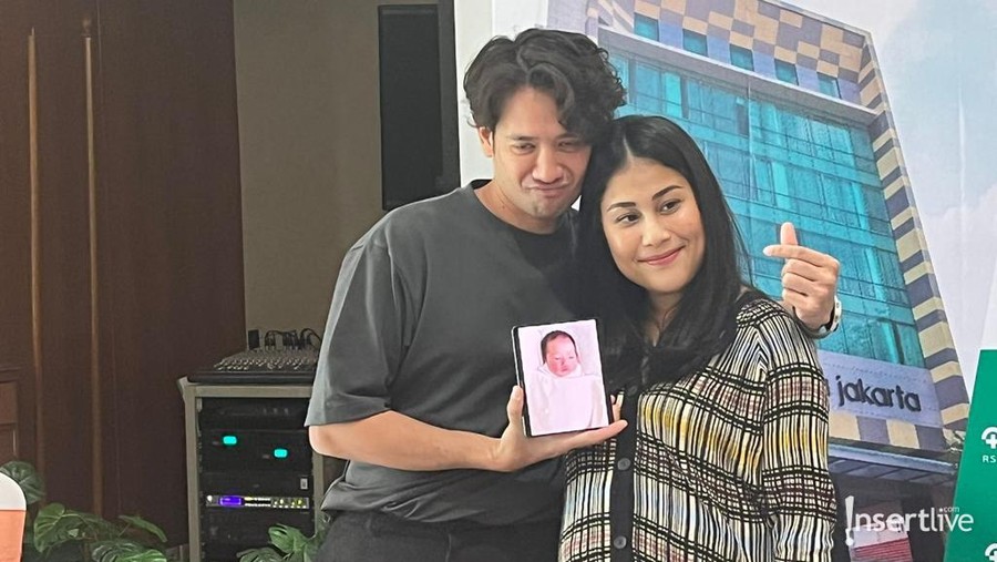 Tarra Budiman dan Gya Sadiqah menyambut kelahiran anak kedua.