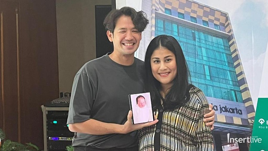 Tarra Budiman dan Gya Sadiqah menyambut kelahiran anak kedua.