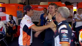 VIDEO: Wajah Semringah Marquez di Garasi Honda Usai Lolos Medis