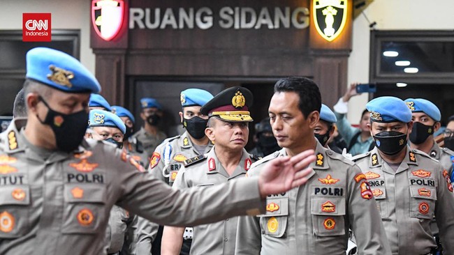 Mabes Polri buka suara terkait dugaan adanya sosok 'Kakak Asuh' yang membekingi eks Kadiv Propam Polri Irjen Ferdy Sambo.
