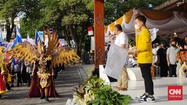 Walikota Solo Gibran Rakabuming Raka siap menyalurkan BLT BBM bagi angkutan umum, ojek online dan nelayan dengan memangkas dana transfer daerah 2 persen.