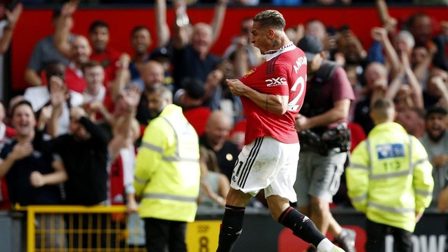 Pemain baru Manchester United Antony Santos mengaku merinding usai mencetak gol pertama pada laga debutnya bersama Setan Merah.