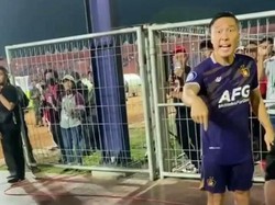 Arthur Irawan Ngamuk Tantang Suporter Persik karena Diteriaki Out