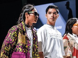8 Gaya Keren Bonge di Jakarta Fashion and Food Festival Bareng Al Ghazali