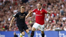 Ten Hag: Shaw Absen, Eriksen Masuk Skuad Lawan Everton