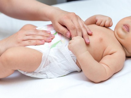 Feses Bayi 1 Tahun Berwarna Hitam, Normalkah? Kenali Penyebab dan Cara Mengatasinya