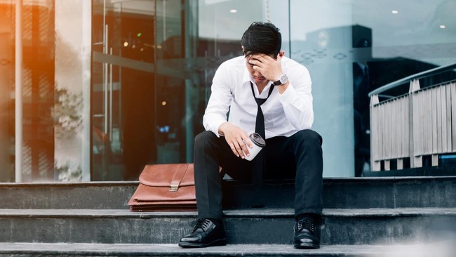 Seorang pria Hong Kong membohongi istrinya dengan berpura-pura pergi bekerja selama beberapa bulan terakhir karena takut ketahuan bahwa dia telah dipecat.