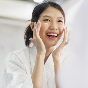 Mengenal Teknik 60 Detik saat Mencuci Wajah yang Bikin Kulit Glowing