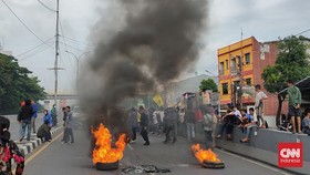 Polisi Tangkap 8 Mahasiswa saat Demo Tolak BBM Naik di Makassar