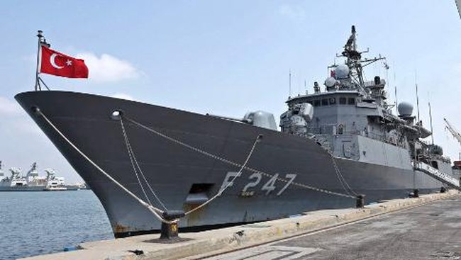 Untuk pertama kalinya dalam 12 tahun, kapal perang Turki bersandar di Israel pada Minggu (4/9), ketika kedua negara mulai memperbaiki hubungan.