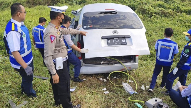 Masih banyak ditemui pengemudi memaksakan dirinya untuk mengemudi meski dalam kondisi mengantuk.