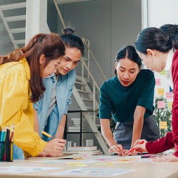 img-title 7 Hal yang Hanya Dilakukan Orang Pintar saat Rapat, Fokus dan Anti Multitasking!