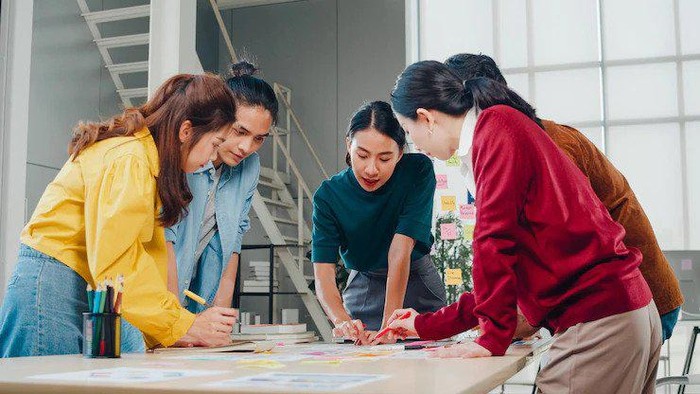 img-title 7 Hal yang Hanya Dilakukan Orang Pintar saat Rapat, Fokus dan Anti Multitasking!