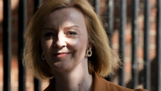 Dalam panggilan telepon bersama Volodymyr Zelensky, PM baru Inggris Liz Truss janjikan dukungan penuh untuk Ukraina dalam hadapi Rusia.