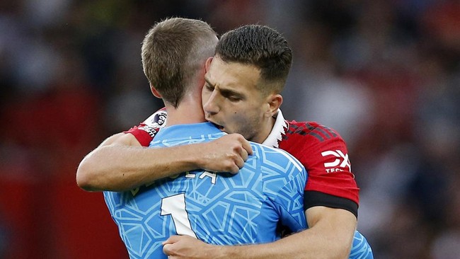 Manchester United memberikan respons hebat setelah sempat jadi juru kunci Liga Inggris. Mereka bisa bangkit ke papan atas dalam 22 hari.