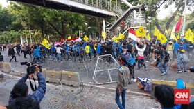 Sempat Ricuh, Massa Demo Tolak BBM Bubarkan Diri