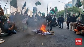 Aksi Tolak Kenaikan BBM Diwarnai Bakar Keranda: Keadilan Sudah Mati