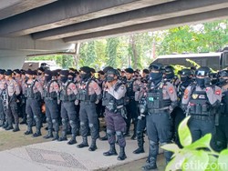 Demo Kenaikan BBM di Makassar Hari Ini, Polisi Sudah Bersiaga di Fly Over