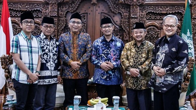 Ketum PBNU Yahya Cholil Staquf dan Ketum PP Muhammadiyah Haedar Nashir menjalin penjajakan kerja sama kelembagaan untuk mengatasi sejumlah persoalan masyarakat.