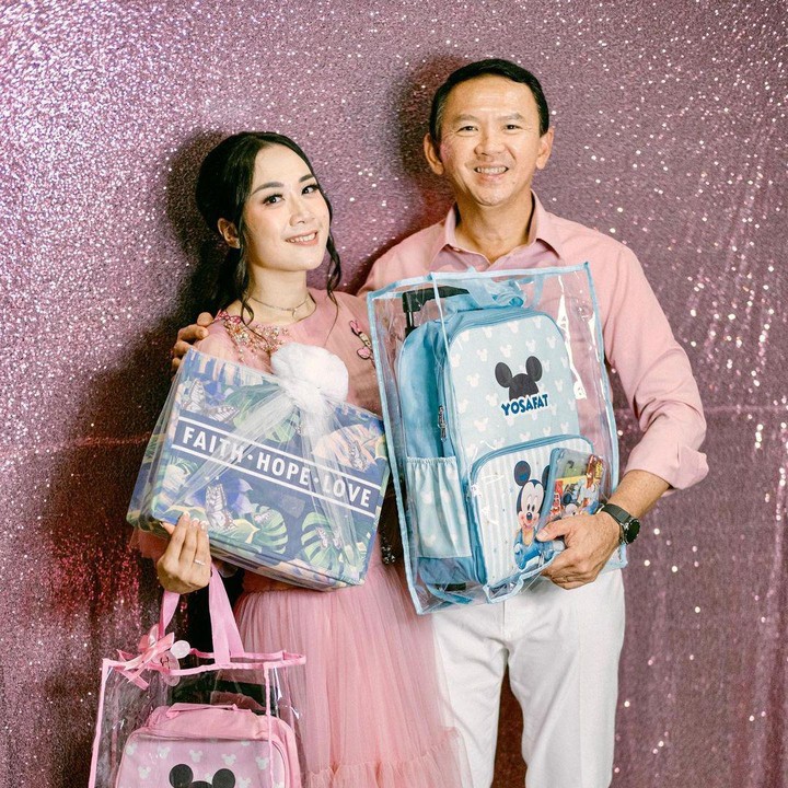 <p>Tak hanya itu, Ahok dan Puput juga menyiapkan souvenir bagi tamu undangan. Untuk anak perempuan akan diberikan tas pink karakter Minnie, sedangkan anak laki-laki akan mendapat tas biru karakter Mickey. (Foto: Instagram: @btpnd @petitebymono)</p>
