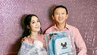 <p>Tak hanya itu, Ahok dan Puput juga menyiapkan souvenir bagi tamu undangan. Untuk anak perempuan akan diberikan tas pink karakter Minnie, sedangkan anak laki-laki akan mendapat tas biru karakter Mickey. (Foto: Instagram: @btpnd @petitebymono)</p>