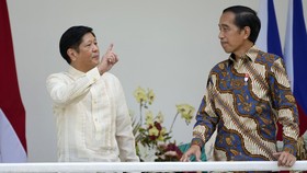 Jokowi Harap Filipina Jadi Langganan Pesawat NC212i Buatan RI