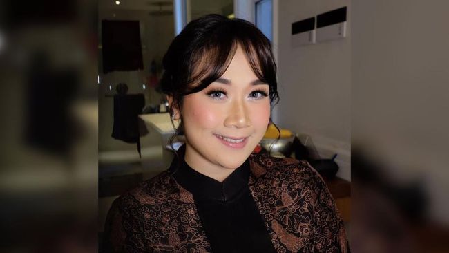 Istri Ahok, Puput Nastiti Devi sedang menjadi perbincangan publik lantaran berhasil menurunkan berat badannya sampai 20 kg usai melahirkan.