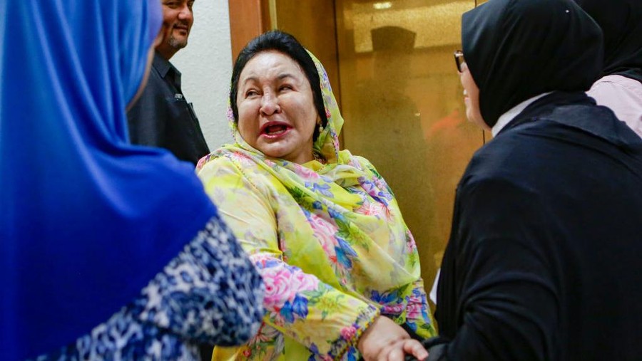 Rosmah Mansor (C), the wife of the jailed former prime minister Najib Razak, arrives for the verdict in her corruption trial at the high court in Kuala Lumpur on September 1, 2022. (Photo by Mohd RASFAN / AFP) (Photo by MOHD RASFAN/AFP via Getty Images)