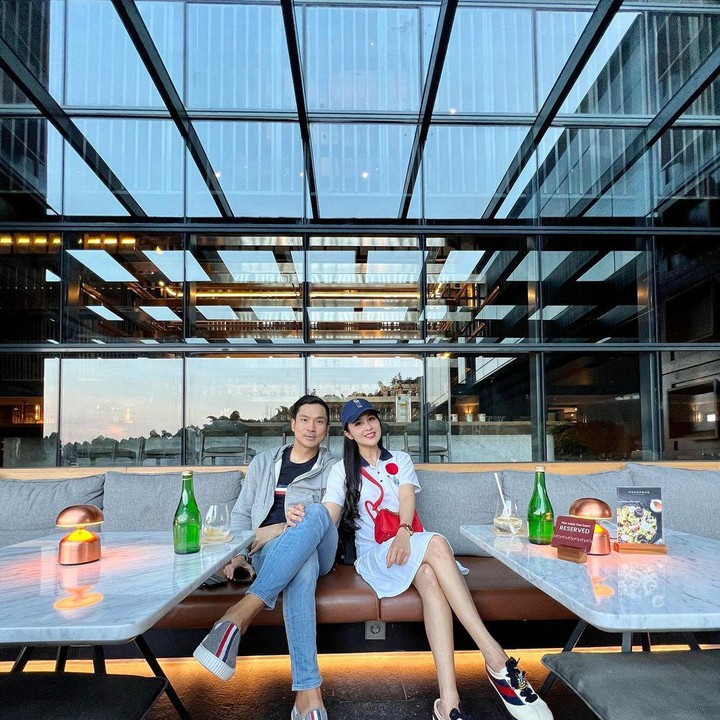 <p>Sandra Dewi dan Harvey Moeis juga disebut terlihat semakin mirip, nih. "Pak Harvey & Bu Sandra semakin hari semakin mirip," tutur Artika Sari Devi lewat <em>Instagram @artikasaridevi</em>. (Foto: Instagram @sandradewi88)<br /><br /><br /></p>
