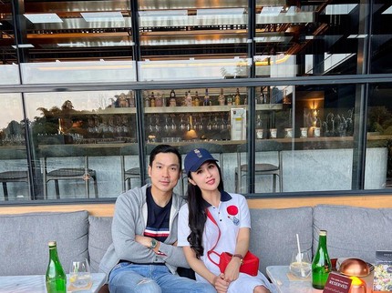 5 Potret Terbaru Sandra Dewi dan Harvey Moeis, Couple Goals & Disebut Makin Mirip