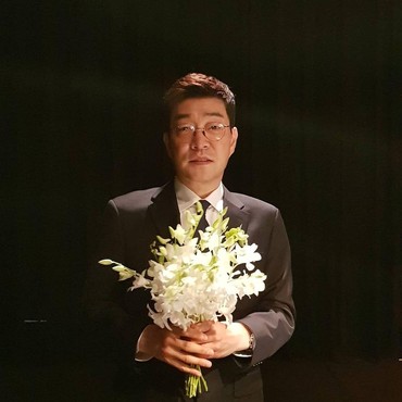 Aktor Son Hyun Joo Bawa Kabar Duka