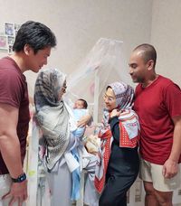 4 Potret Syahrini Gendong Baby RM, Anak Aisyahrani - 1