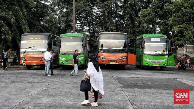 Kemenhub menaikkan tarif dasar bus AKAP kelas ekonomi dari Rp119 per km per penumpang jadi Rp159 dampak kenaikan harga BBM.